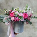 Flower box z różą i goździkami OD PIERWSZEGO WEJRZENIA.