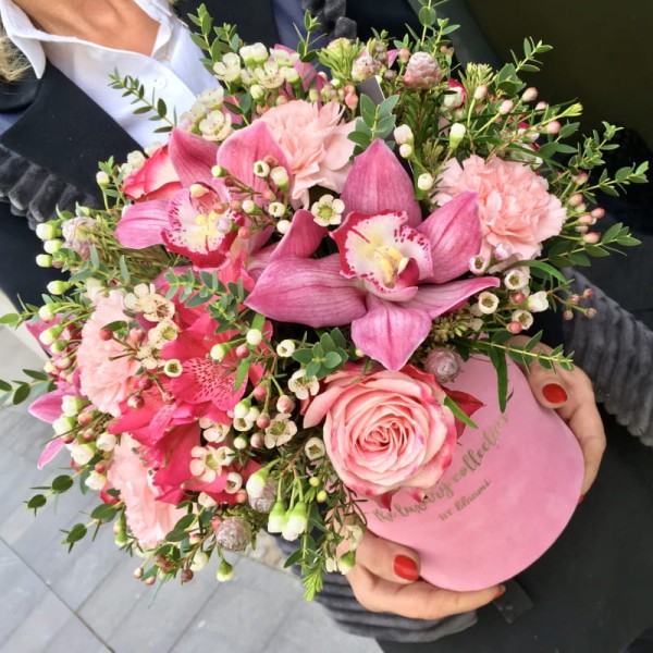 Welurowy flower box z naturalnych kwiatów - MALINOWE MARZENIE