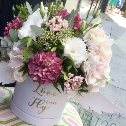 MIŁOŚĆ USKRZYDLA Flower box z naturalnych kwiatów